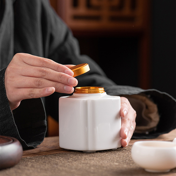 Kerámiából készült teás tartály ötvözetes fedővel, zárható tárolás, modern minimalista stílus, 2024-es megjelenés