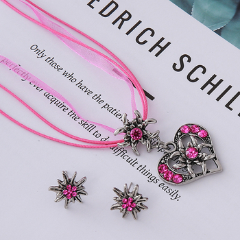 Ogrlica s privjeskom u obliku srca od legure, s križnim lančićem i dijamantima