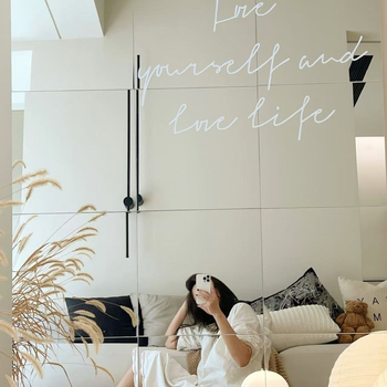 Sienas spogulis, akrila virsma, pašlīmējošs, ģeometriska režģa raksts, 1 gab., akrila rāmis