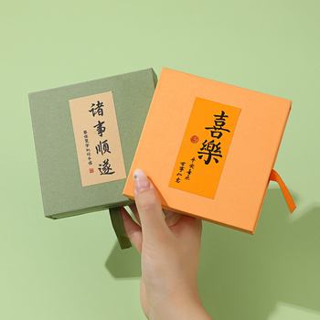 Kutija za pakiranje nakita – prilagodljiva, karton s posebnim papirom; tip pakiranja: kutija; namjena: nakita; prilagodba: Da; razina pakiranja: prodajna