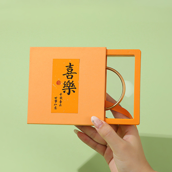 Kutija za pakiranje nakita – prilagodljiva, karton s posebnim papirom; tip pakiranja: kutija; namjena: nakita; prilagodba: Da; razina pakiranja: prodajna