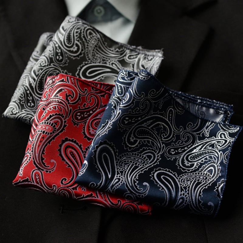 Vyrinė kišninė skarelė kostiumui – poliesteris, poliesterio pamušalas, dažymas siūlais, neutralaus stiliaus, įvairių raštų