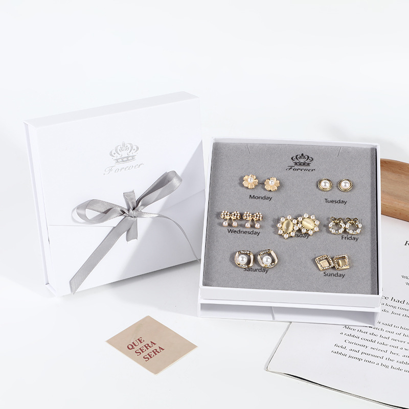 Cutie pentru cercei - organizator cu 7 compartimente, capacitate pentru 5 compartimente, ambalare bijuterii