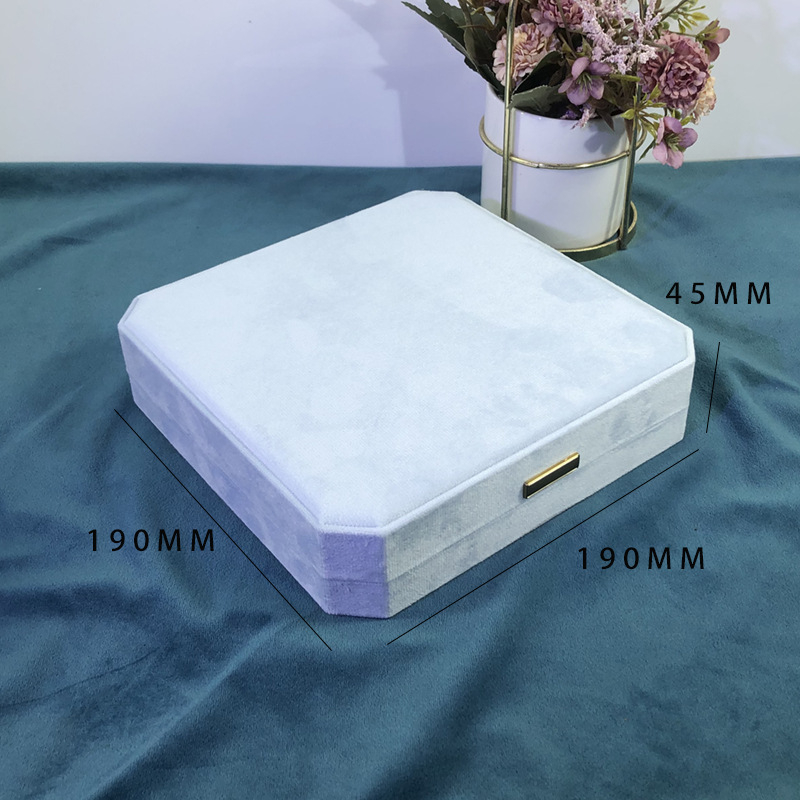 Nyolcszögletű gyöngy nyaklánc doboz — kompozit anyagok; ékszerszállítási csomagolás; kiskereskedelmi csomagolás