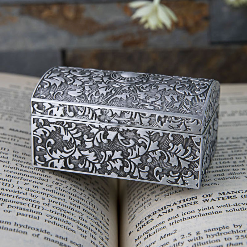 Cutie pentru bijuterii - metalică, Design clasic de comoară, Dimensiuni 8.2×5.2×4.2 cm, Hangkai