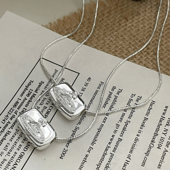 Ogrlica od S925 sterling srebra s kvadratnim privjeskom Empress Saturn – korejski inspirirani stil mode, lagani luksuz, nišni dizajn