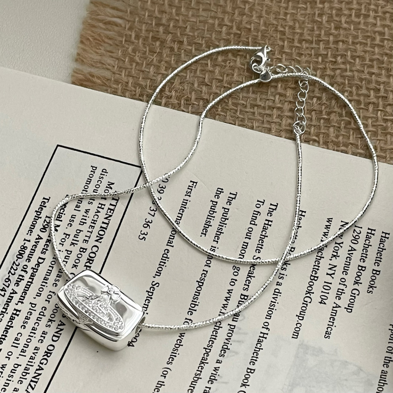 Ogrlica od S925 sterling srebra s kvadratnim privjeskom Empress Saturn – korejski inspirirani stil mode, lagani luksuz, nišni dizajn