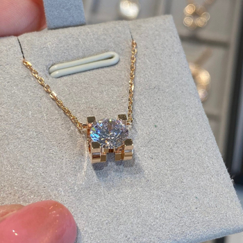 Colier din argint 925 cu pandantiv corn, placat cu aur 18K, diamant de 1 carat, montură cu patru brațe, lanț șarpe