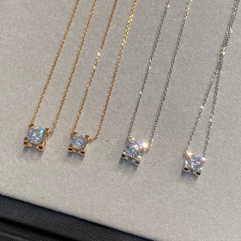 Colier din argint 925 cu pandantiv corn, placat cu aur 18K, diamant de 1 carat, montură cu patru brațe, lanț șarpe