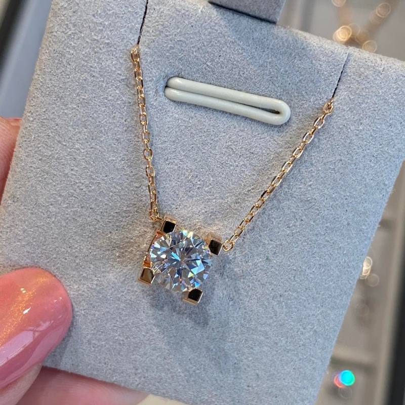 Colier din argint 925 cu pandantiv corn, placat cu aur 18K, diamant de 1 carat, montură cu patru brațe, lanț șarpe