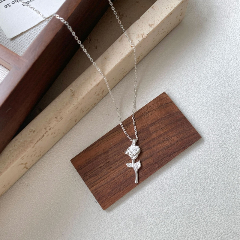 Lančić s privjeskom ruže od srebra 925, jednostavan stil, običan lanac, duljina 41–50 cm, težina 2 g