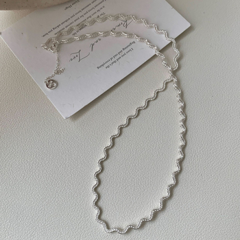 Ogrlica od srebra 925 s asimetričnim valovitim uzorkom, običan lanac, duljina 41–50 cm, težina 7,2 g