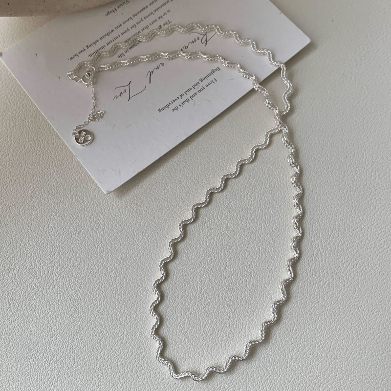 Ogrlica od srebra 925 s asimetričnim valovitim uzorkom, običan lanac, duljina 41–50 cm, težina 7,2 g