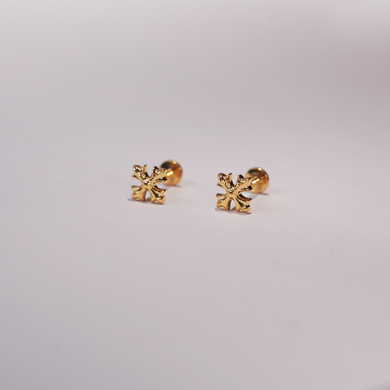 Šperky na piercing: titanové zliatiny, geometrický tvar, spracovanie Seiko, na pery