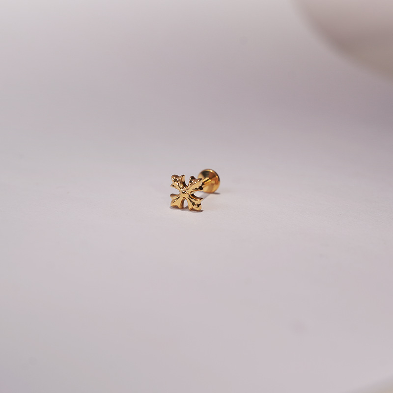 Šperky na piercing: titanové zliatiny, geometrický tvar, spracovanie Seiko, na pery