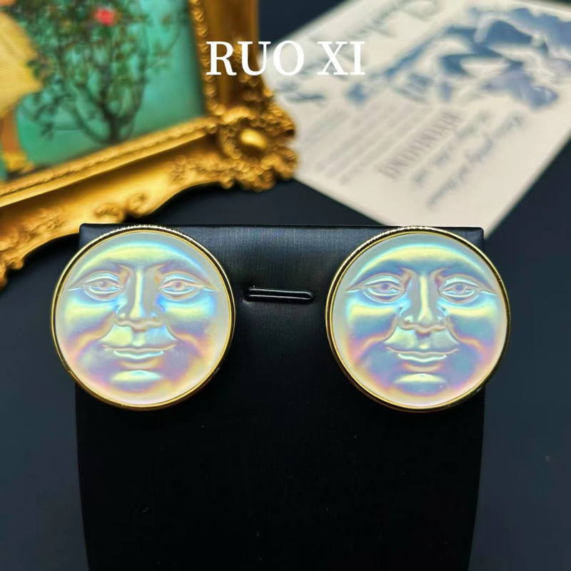 Cercei - placare cu aur pe aliaj, design cu personaj de desene animate și geometric, stil antic-retro artistic (Material: aliaj; Tratament: placare cu aur; Modelare: personaj de desene animate, tip geometric; Potrivit pentru: femei)