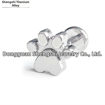 Kaķa nagla uz lūpām — pulēts G23 titāns, ģeometrijiska forma, universāls stils