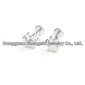 Kaķa nagla uz lūpām — pulēts G23 titāns, ģeometrijiska forma, universāls stils