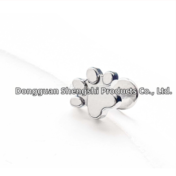 Kaķa nagla uz lūpām — pulēts G23 titāns, ģeometrijiska forma, universāls stils