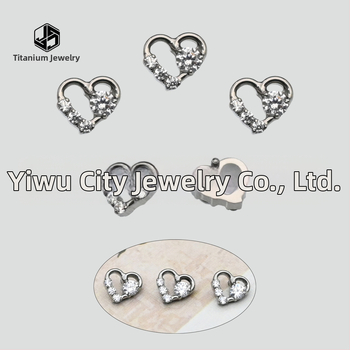 Lūpu auskari ar sirds formas atveri, cirkonija, titāna sakausējums ASTM F-136, mikro uzstādīšana
