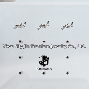 Auskari no implantētā titāna sakausējuma, zieda forma, diamenta apstrāde, vienas galvas dizains