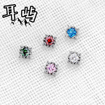 Titánium ötvözetű fülbevalók csillag alakú, cirkón kristályokkal, polírozott felülettel