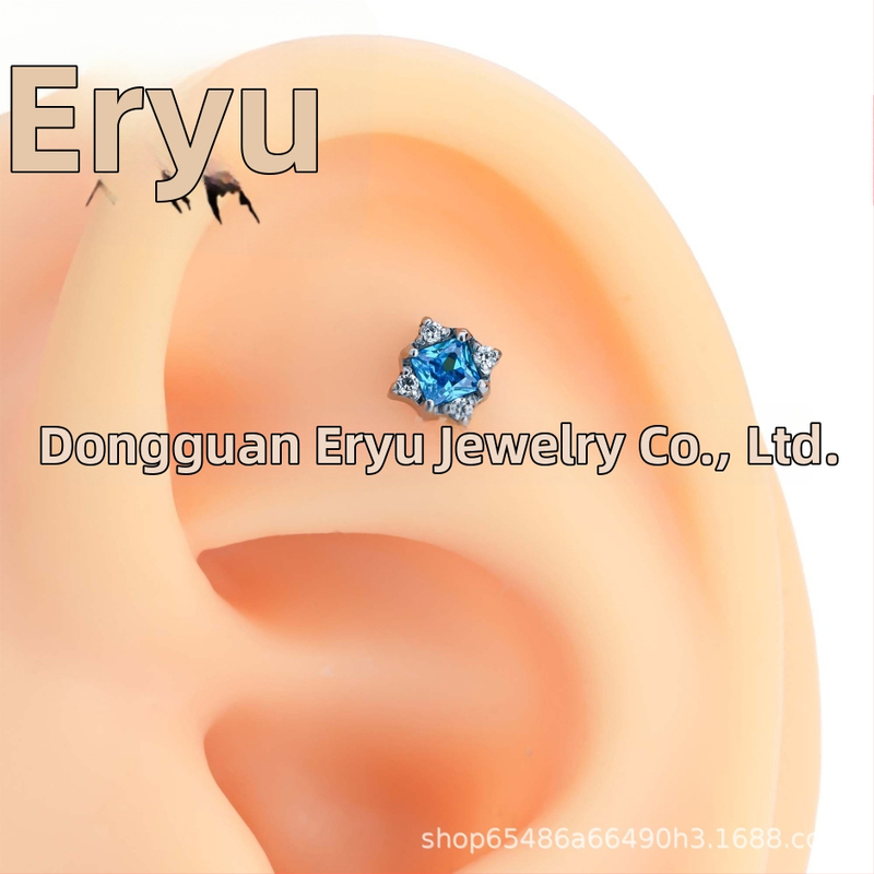 Auskari no titāna sakausējuma, zvaigznītes formā, ar cirkona kristāliem, pulēta virsma