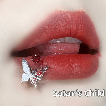 Rokām darināts lūpu gredzens no titāna tērauda ar iekšējo vītni – pirsinga rotaslietas lūpām