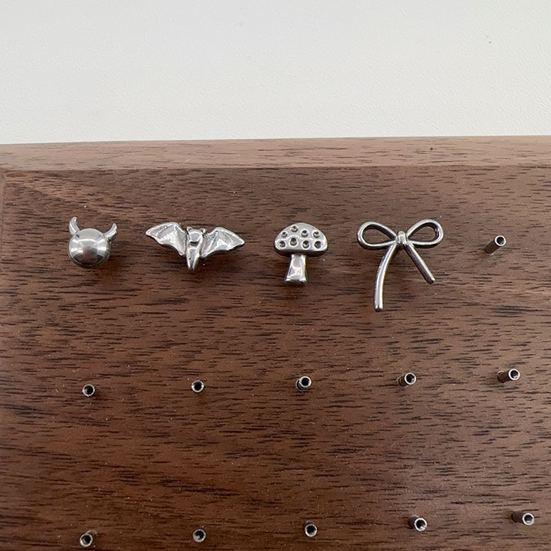 Lip nails no titāna sakaļojuma, universālās elektroplakē piercing rotaslietas, cirkona kristāls, Asteroīdā sērija