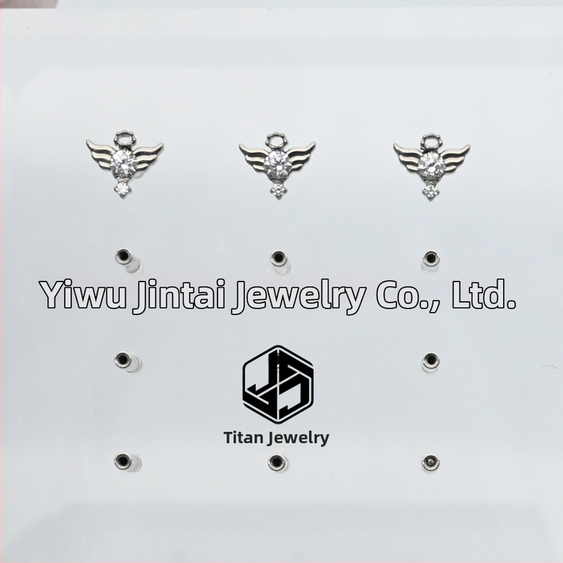 Auskari no implantējama titāna sakausējuma ar eņģeļu spārniem un dimantiem, karikatūras stilā, unisex