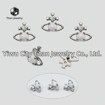 Auskari no implantējama titāna sakausējuma ASTM F-136, zvaigznītes forma, dimanta apstrāde, kristāls