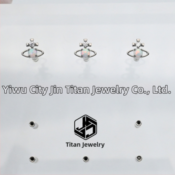 Auskari no implantējama titāna sakausējuma ASTM F-136, zvaigznītes forma, dimanta apstrāde, kristāls