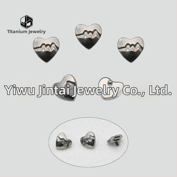Sirds formas auskari no implantētā titāna sakausējuma, iegravēti motīvi, balts kristāls, universālais stils, vienkāršs dizains