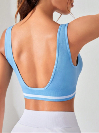 Bezšivni fitness top bez leđa, s košaricama 3/4 i srednjim oblikom, fiksni naramenici, stražnje kopče u jednom redu; materijal: najlon 90% i 10% spandex.
