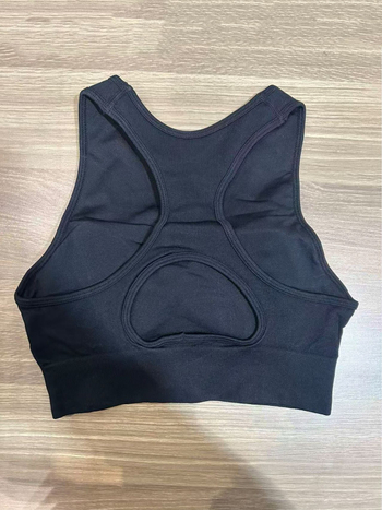 Moterų jogos sportinis liemenėlė – labai elastinga ir kvėpuojanti, nailono audinys, lieso kirpimo, juosmens ilgis, su įdėtomis pagalvėlėmis