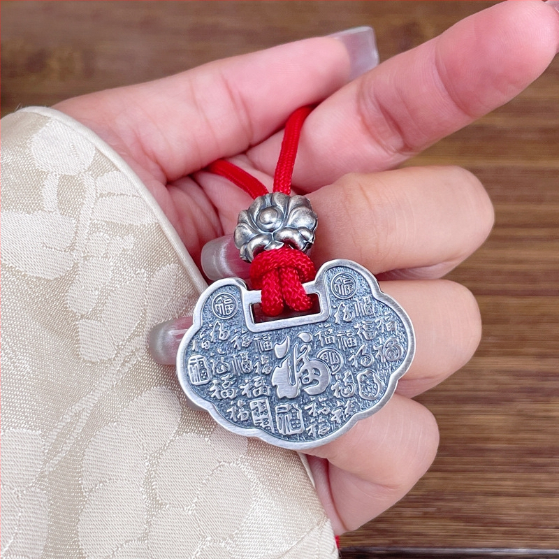 Dječji lančić od čistog srebra s graviranim tekstom – etnički stil, oko 22,5 g