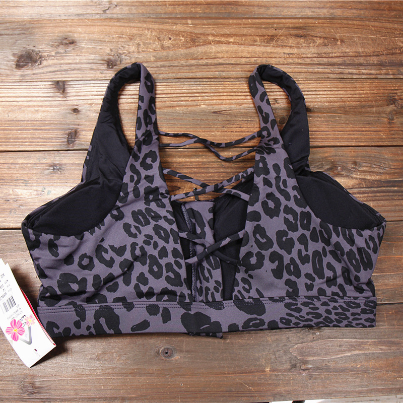 Спортен сутиен с преден цип, 3/4 чашка, вградени чашки, фиксирани двойни презрамки, предна закопчалка