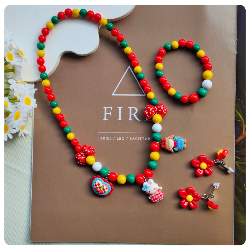 Детски комплект бижута: ретро стил, зайче с панделка — колие, гривна и ушни клипсове, четири части; Материал: пластмаса/смола; Ръчна изработка; Фигура: зайче; Възраст: 3–6, 6–10, над 10