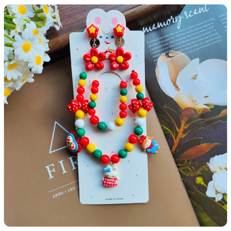 Детски комплект бижута: ретро стил, зайче с панделка — колие, гривна и ушни клипсове, четири части; Материал: пластмаса/смола; Ръчна изработка; Фигура: зайче; Възраст: 3–6, 6–10, над 10