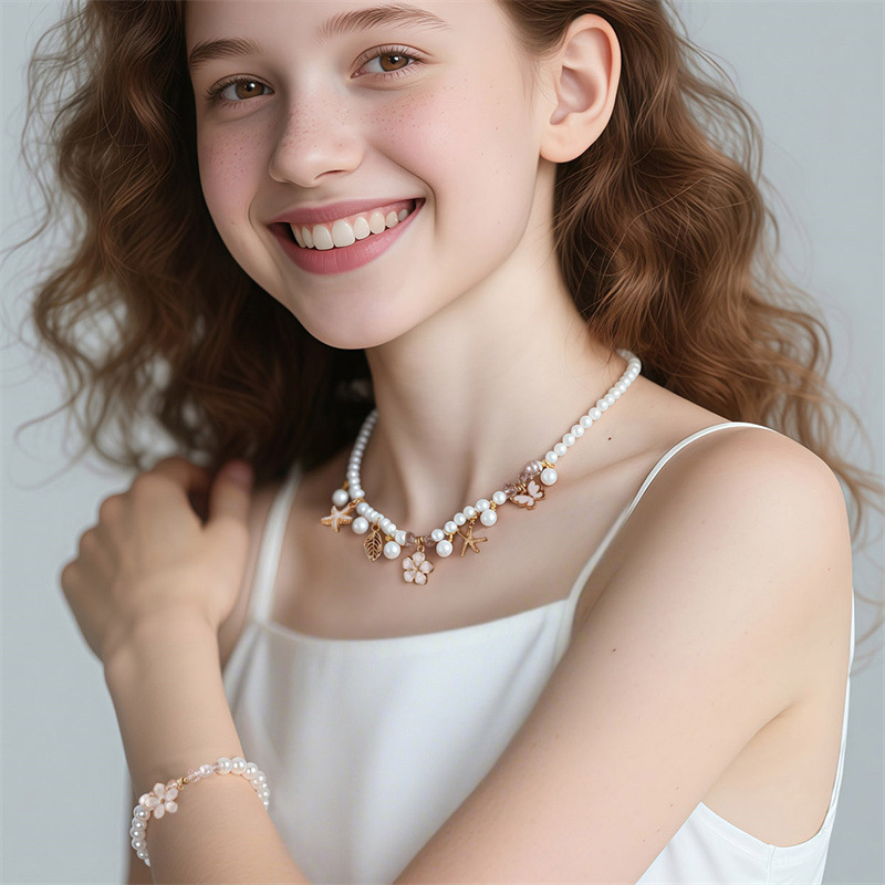 Dječji set: ogrlica i narukvica s privjeskom od smole u obliku mašnice, cvijet i leptir, geometrijski biseri