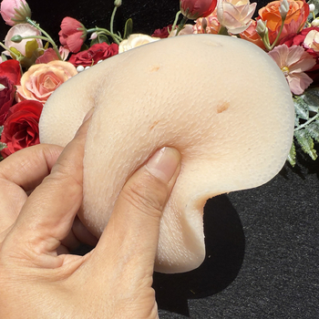 Silikonska prsna proteza, tanka, prozračna, s velikim otvorima