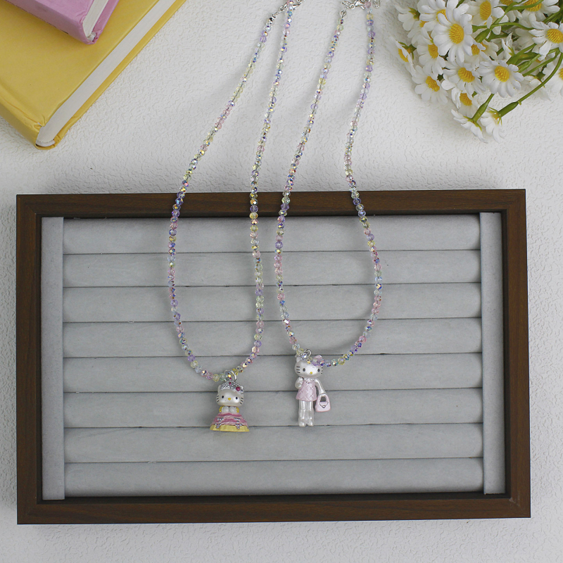 Ръчно изработена детска огърлица с котешка висулка, пластмаса/акрил, топчеста верига