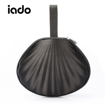 Nematoma liemenėlės laikymo dėžutė su be dirželių dizainu ir priekinio užsegimo — išorinis audinys Spandex/Lycra, pagrindinis audinys 100% poliesteris, pamušalas poliesteris.