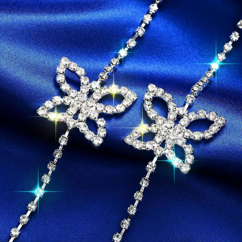 Lydinio bikini peties grandinė su drugelių rhinestones, reguliuojami metaliniai dirželiai