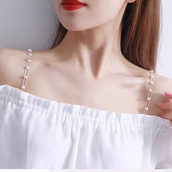 Moteriški apatiniai su perlo kūno grandine ir pečių dirželiai, varinė grandinė ir perlai, nailono medžiaga, deimantų juvelyrinis stilius