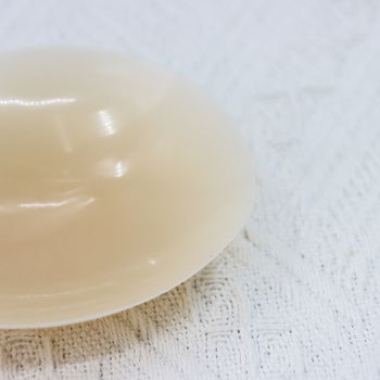 Savarankiškai lipantys silikoniniai spenelių dangteliai – ultra ploni, nepastebimi, be pėdsakų, apvalios formos, blizgi danga