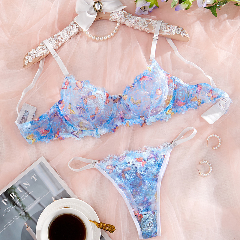 Krūštinių komplektas: nailonas audinys, 3/4 kaušelis, ultra plonas formuotas kaušelis, fiksuoti dvigubi dirželiai, nugarinis dviejų eilių uždarymas