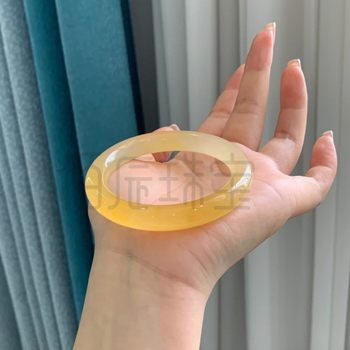 Narukvica od Huanglong Jade, Baichen, prirodni materijal, obrada: brušenje i poliranje, podrijetlo Henan, ljeto 2024 izdanje.