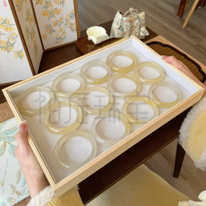 Narukvica od Huanglong Jade, Baichen, prirodni materijal, obrada: brušenje i poliranje, podrijetlo Henan, ljeto 2024 izdanje.