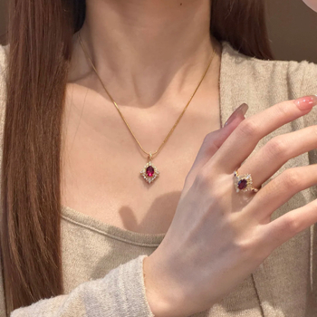 Set nakita od mesinga: privjesak s bakrenim ugradnjom cirkonija, običan lanac, motiv biljaka i cvijeća, ženski vintage stil